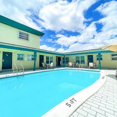 The Clevelander Hotel Hollywood Bagian luar foto